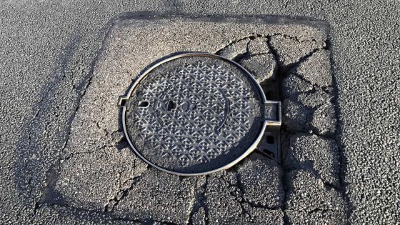 Un couvercle de tout à l’égout jugé bruyant 