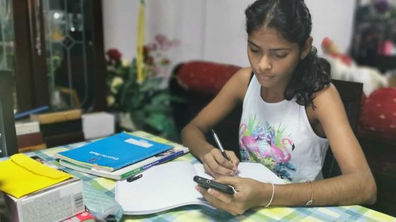 Confinement : les cours à la télé et en ligne ont débuté ce lundi 