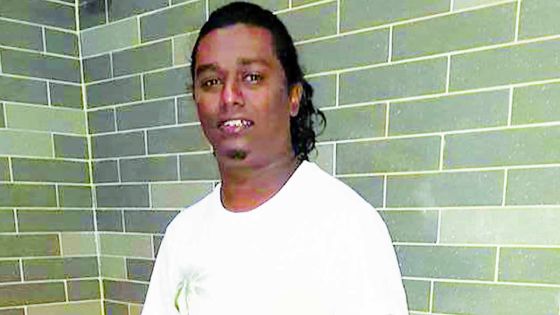 Un passionné de moto meurt à Midlands - Son frère : «Uzel a commencé à piloter à 13 ans»