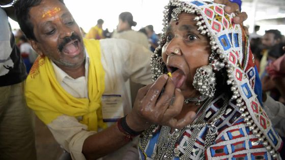 En Inde, gober un poisson vivant contre l'asthme