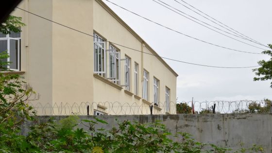 Dans un shelter de GRNO : un père tente d’enlever son bébé et blesse la mère âgée de 17 ans