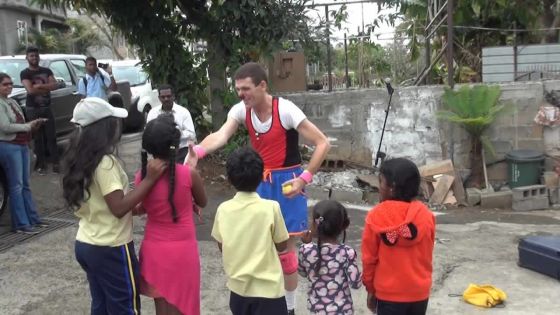 Barkly : un clown détend l’atmosphère après les événements de vendredi