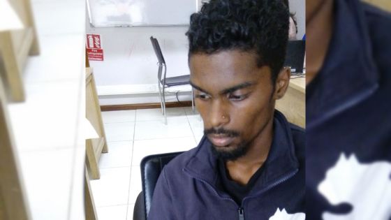 Recueilli par un couple français quand il était enfant : il conteste la révocation de son adoption