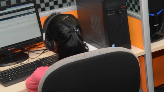 Dans un centre d’appels : allégations de harcèlement sexuel contre un superviseur