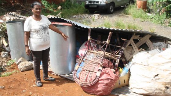 Expulsés du logis qu’ils louaient : une mère et son fils dorment dans une maison en ruine