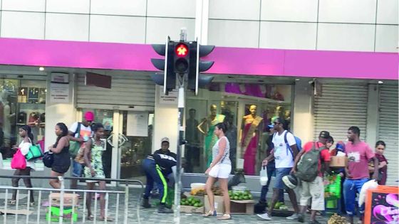 Retour des marchands ambulants : Jhugroo rencontrera les maires et le commissaire de police