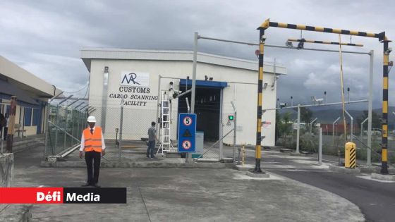 Transfert de conteneurs pour vérification : bras de fer entre l’Association des camionneurs et la douane