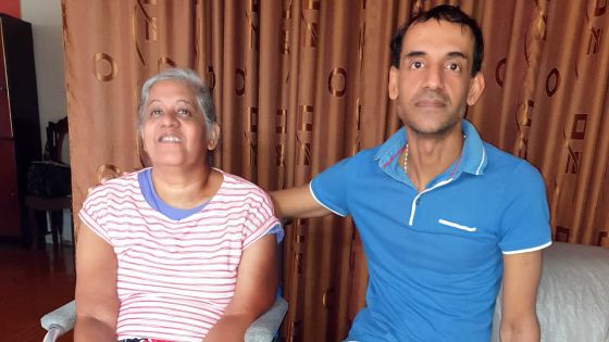 Elle est paralysée, il est sourd : mère et fils soudés contre le handicap