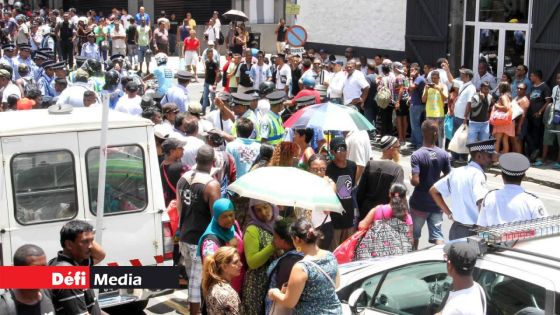 Marchands ambulants v commerçants : la « guerre des rues » s’invite sur les marchés nocturnes