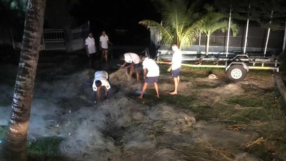 Trou-aux-Biches : opération de saisie de senne par les garde-côtes, des pêcheurs recherchés