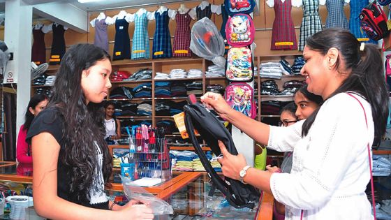 « Cash grant » au lieu de fournitures scolaires : la grosse galère des parents