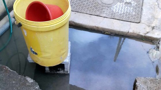 Tout-à-l’égout : Les eaux affluent à son domicile lors des grosses pluies