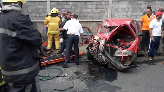 La-Preneuse : un mort dans une collision entre une voiture et un bus