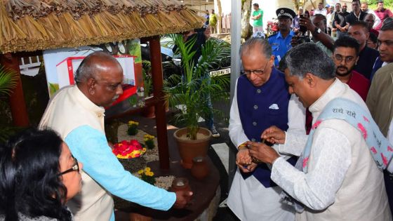 Navin Ramgoolam pose la première pierre du Kali Mata Mandir
