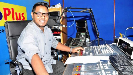 Yanish Armoogum : l’étoile montante de Radio Plus