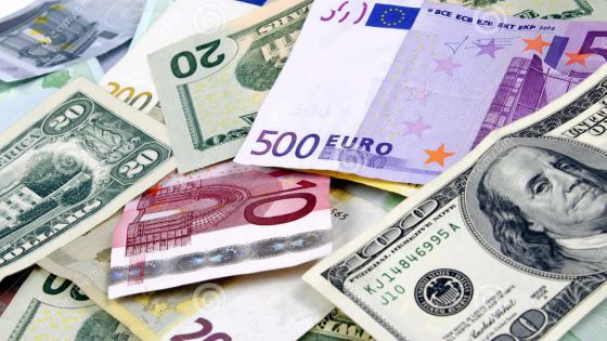 Devises : la roupie prend la pente face au dollar et à l’euro 