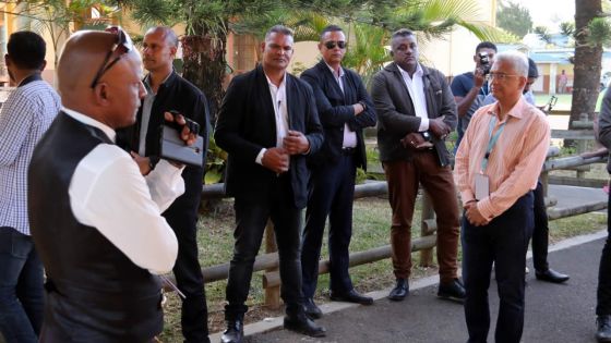 À St-Pierre - Malin fait son «chien de garde» devant Pravind Jugnauth