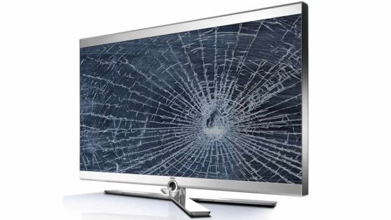 Il prend lui-même livraison de l’appareil : sa télé abîmée, le magasin lui réclame Rs 23 000 pour les réparations