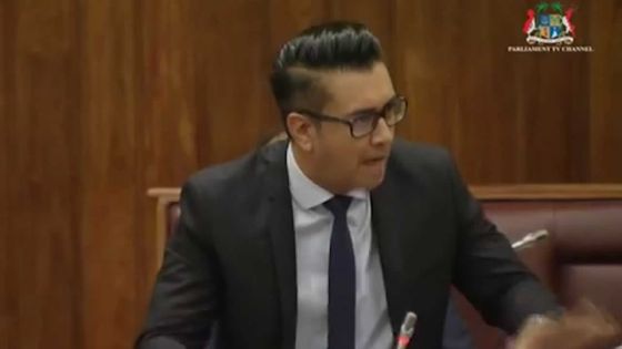 Parlement : Shakeel Mohamed expulsé