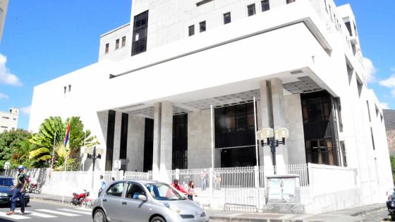  Pot-de-vin : un ex-policier condamné à six mois de prison