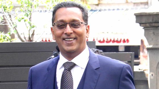 Vente de Britam : Roshi Bhadain se dédouane