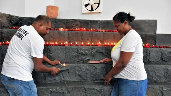 Au caveau du père Laval : voir le pape de plus près