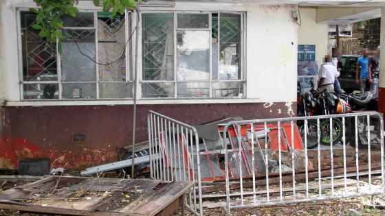 À Baie-du-Tombeau : 3 malfrats armés de sabres attaquent une boutiquière