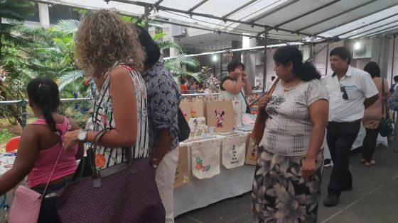 Fêtes de fin d'année : les petits commerces veulent leur part de marché