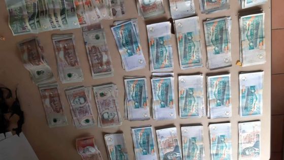 Opération ‘crackdown’, à Chamarel : saisie de Rs 236 550 et de 151 grammes de cannabis