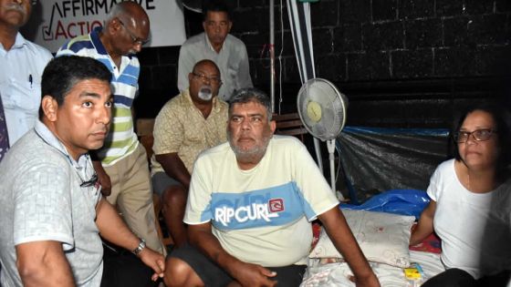 Grève de la faim : défilé de politiciens au chevet de Clency Harmon