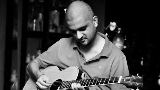 Ako : Jamais sans ma guitare