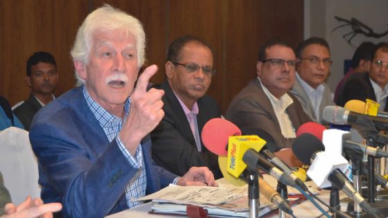 Proposition de Bérenger aux élus: «Prenons un bateau pour les Chagos !»