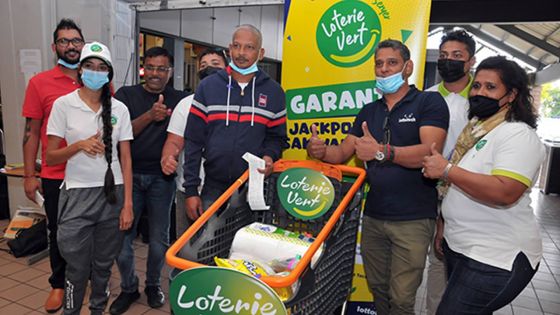 Jeu «Rempli to caddie» sur Radio Plus : Denis Rajub repart avec un caddie d’une valeur de Rs 5 929