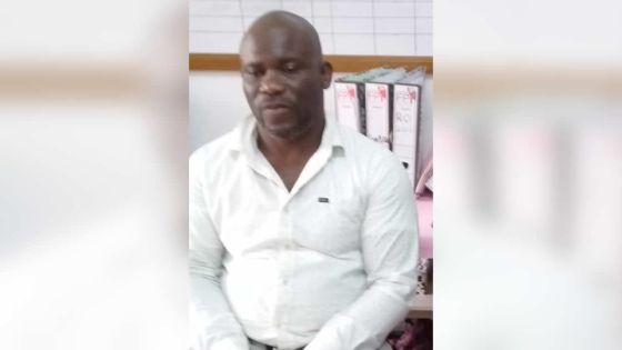 ESCROQUERIE : Rs 350 000 pour un liquide « changeant » le papier en dollars 