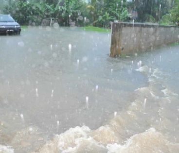 Météo: un avis de pluies torrentielles en vigueur à Maurice