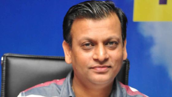 Les fantômes de paris illégaux rattrapent Rakesh Rughoobeer