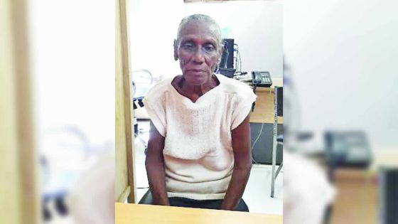 Les tribulations d’une grand-mère de 87 ans : son fils, un ex-policier, met le feu à la maison familiale