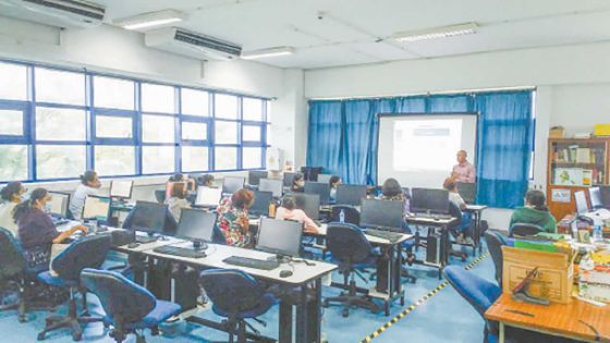 Énergies renouvelables : une quinzaine de femmes familiarisées au solaire photovoltaïque