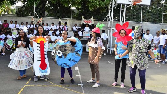 Dans les rues de Mahébourg : campagne de sensibilisation sur le changement climatique