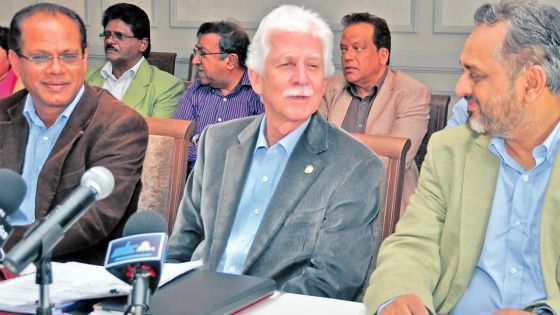 Situation dans les collèges : Bérenger dénonce « l’arrogance » de la ministre de l’Education