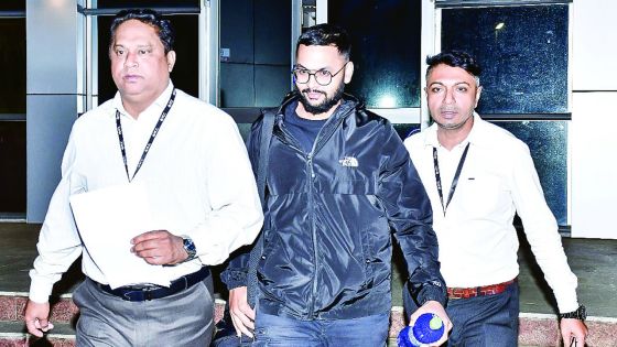 Le père à Alcatraz, le fils toujours à Moka : Jagai nie avoir interféré avec le comptable de son fils,  témoin clé de l’affaire