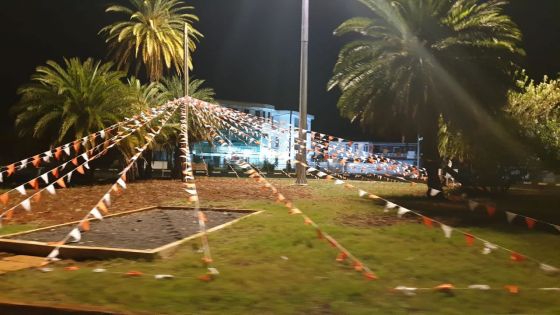 Des oriflammes investissent déjà certains ronds-points du nord de l’île