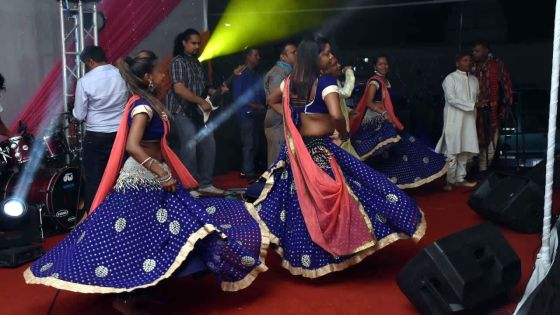 Concours de Radio Plus : quatre familles préparent des gâteaux divali pour ceux dans le besoin