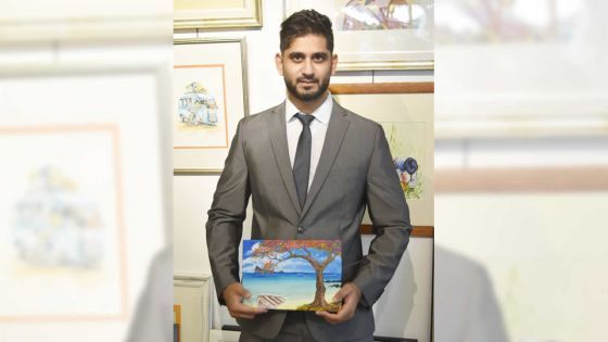 Saleem Rajaballee, teacher and amateur artist : building a career out of own interests 
