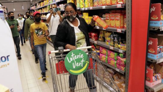 Jeu «Rempli to caddie» sur Radio Plus : Devi Appavoo repart avec un caddie d’une valeur de Rs 6 174