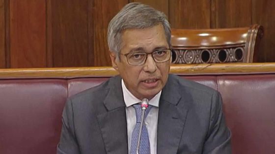 La majorité gouvernementale applaudit Xavier-Luc Duval