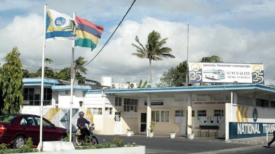 Avant-bras coincé entre la portière d’un autobus : une vigile et son époux réclament Rs 444 000 à la CNT et à la SICOM