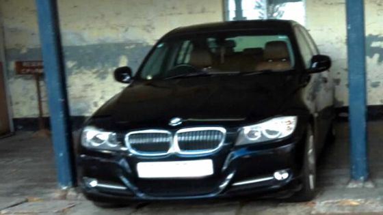 Saven Seerungun autorisé à conduire la BMW de son père