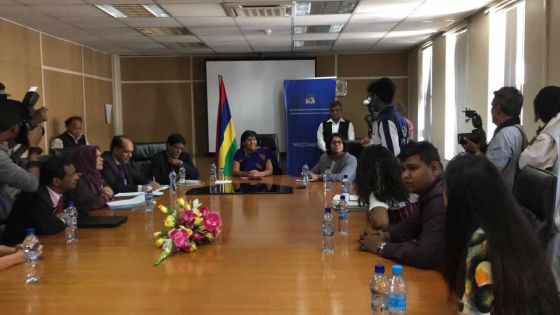 Frais d’examens SC/HSC : Leela Devi Dookun-Luchoomun rencontre des étudiants