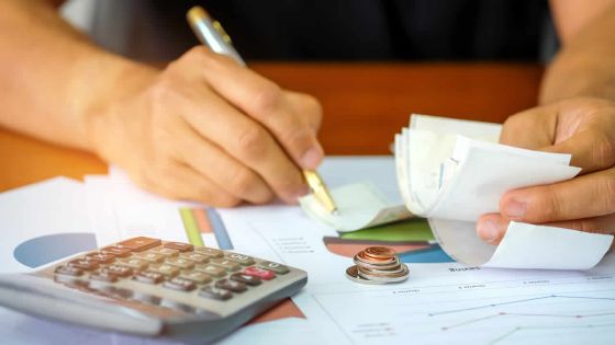 Alors qu’il a un abonnement domestique : il paie une facture du CEB à tarif commercial depuis 1994